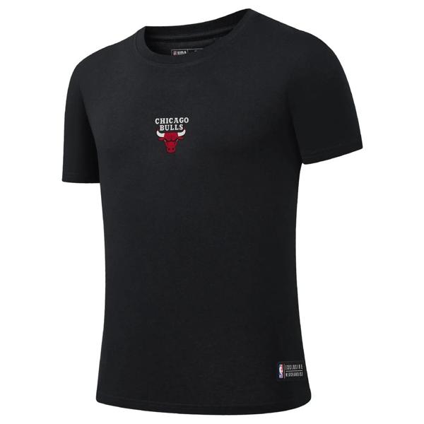 Polera Estampado Espalda Chicago Bulls Regular Fit
