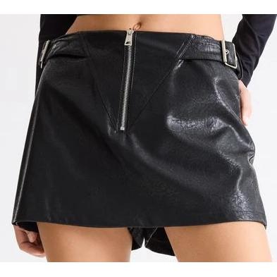 Falda Skort Simil Cuero Texturado con Cierre y Hebillas