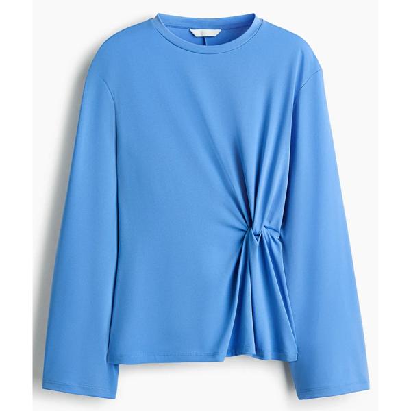 Top con detalle enroscado