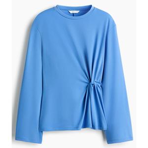 Top con detalle enroscado
